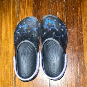 Crocs Kids Starry Black and Blue Clogs